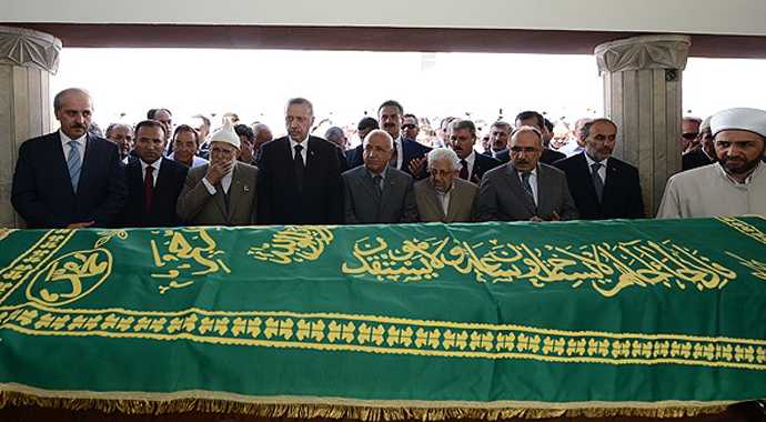 Başbakan Erdoğan emekli vaiz Çöllüoğlu'nun cenazesine katıldı