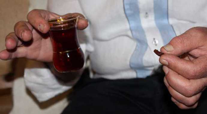 Çayın yanına şeker yerine kuru üzüm
