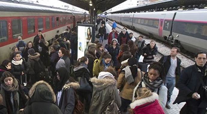 Fransa'da yeni alarm! Tren garı boşaltıldı