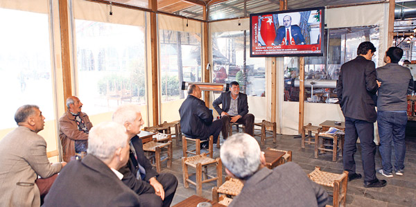 Öcalan'dan PKK'ya: 'Silahları bırakmak için toplanın' Öcalan'dan PKK'ya: 'Silahları bırakmak için toplanın'