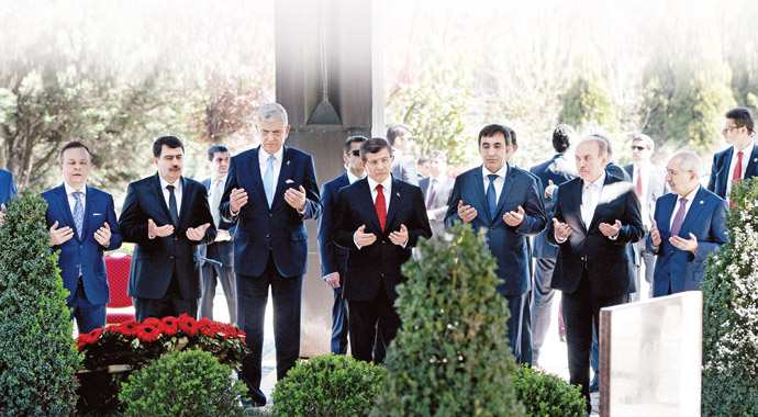 Turgut Özal dualarla anıldı Turgut Özal dualarla anıldı