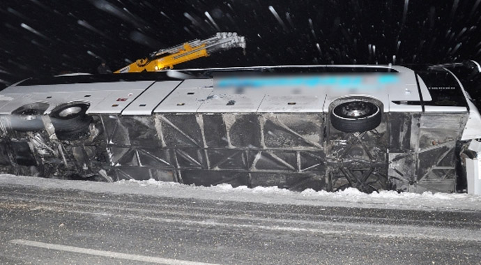 Aksaray'da otobüs devrildi: 7 yaralı Aksaray'da otobüs devrildi: 7 yaralı