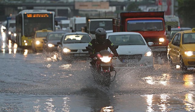 İstanbul'da alarm durumu! Şiddetli rüzgar ve yağış geliyor İstanbul'da alarm durumu! Şiddetli rüzgar ve yağış geliyor
