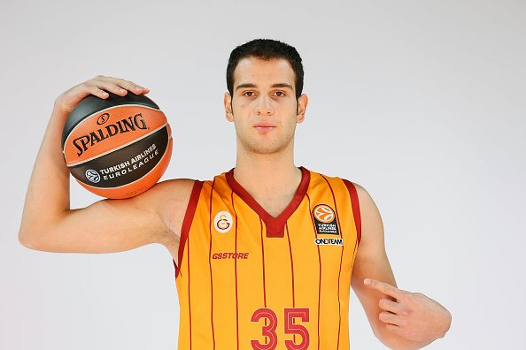 Galatasaray'da iki oyuncu kadro dışı! Galatasaray'da iki oyuncu kadro dışı!