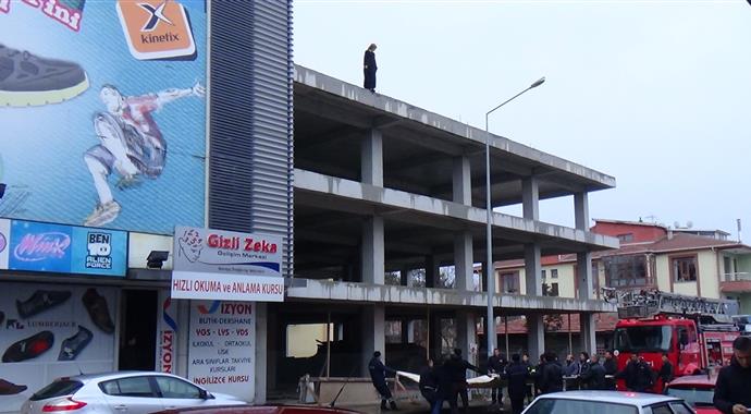 Bebeğini görünce intihardan vazgeçti Bebeğini görünce intihardan vazgeçti