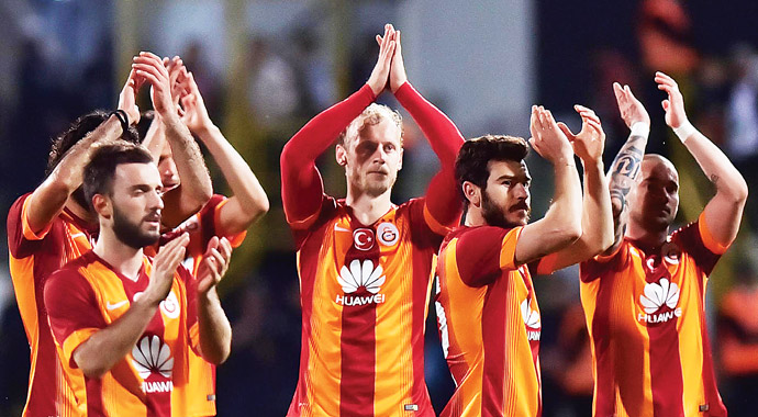 Galatasaray, Akhisar'da golcüsü Burak Yılmaz'la güldü Galatasaray, Akhisar'da golcüsü Burak Yılmaz'la güldü