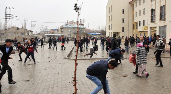 Van'da güvenlik kamerası gerginliği Van'da güvenlik kamerası gerginliği