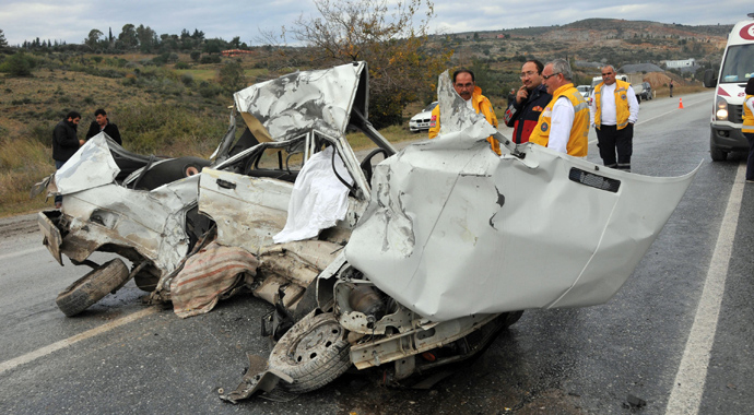 Taziyeye giden kardeşler trafik kazasında öldü Taziyeye giden kardeşler trafik kazasında öldü