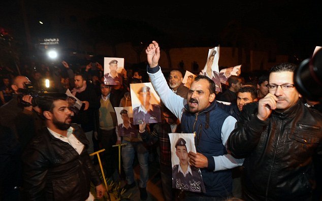 DEAŞ, Ürdünlü pilotu öldüreceğini duyurdu! DEAŞ, Ürdünlü pilotu öldüreceğini duyurdu!