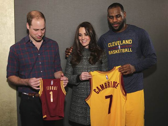 NBA maçına Ferguson protestosu ve Kraliyet çifti damga vurdu NBA maçına Ferguson protestosu ve Kraliyet çifti damga vurdu