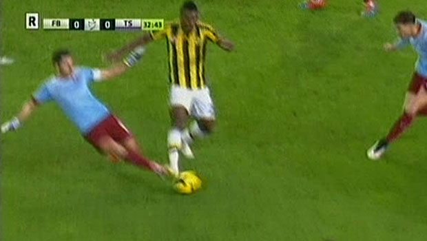 Fenerbahçe taraftarını çıldırtan olay pozisyonlar Fenerbahçe taraftarını çıldırtan olay pozisyonlar