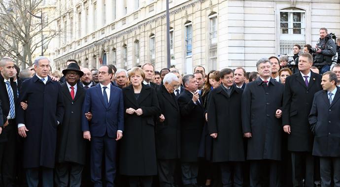 Paris'te liderler kol kola yürüdü, 1.5 milyon katıldı Paris'te liderler kol kola yürüdü, 1.5 milyon katıldı