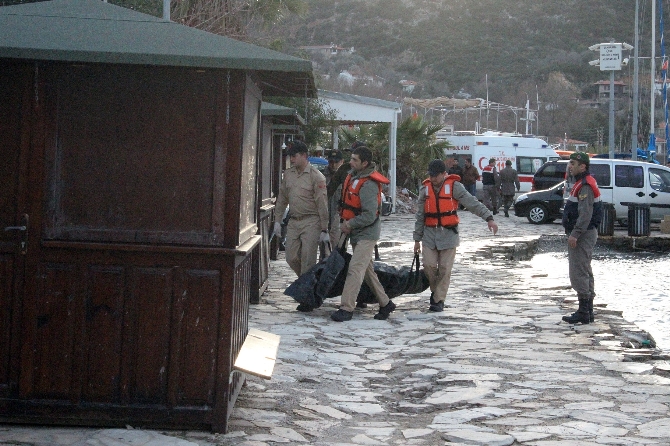 Marmaris'te tekne battı! 7 ölü Marmaris'te tekne battı! 7 ölü