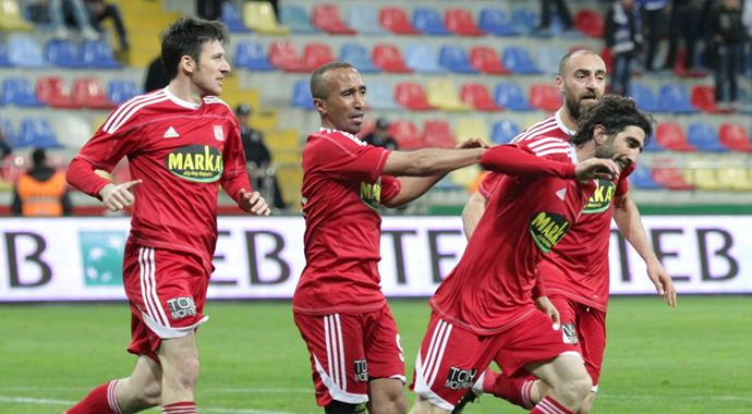 Sergen'li Sivasspor'dan muhteşem geri dönüş! Sergen'li Sivasspor'dan muhteşem geri dönüş!