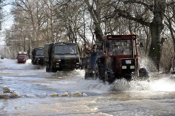 Edirne Belediye Başkanı: Nehir debileri ani yükselişe geçti Edirne Belediye Başkanı: Nehir debileri ani yükselişe geçti