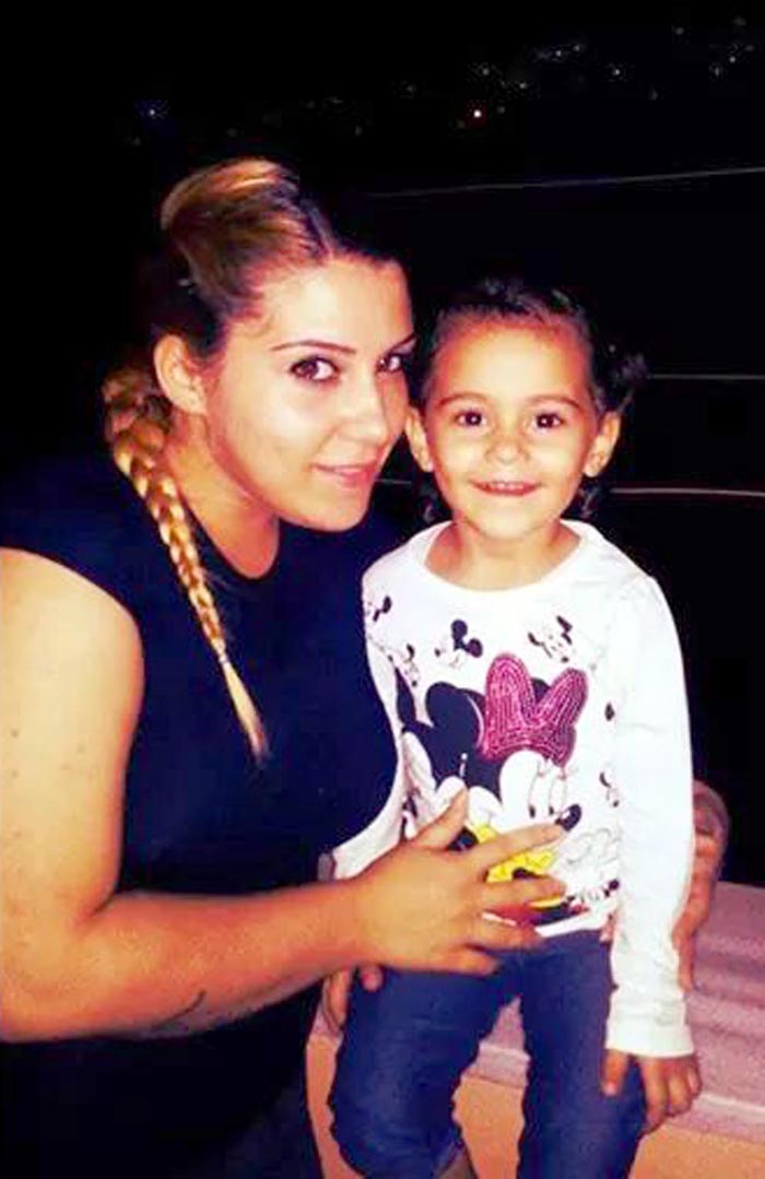 Anne, 2,5 yaşındaki kızının cenaze törenine alınmadı! Anne, 2,5 yaşındaki kızının cenaze törenine alınmadı!