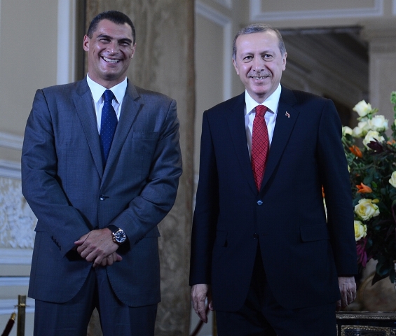 Galatasaraylı efsane kaleci Mondragon, Erdoğan hayranı çıktı! Galatasaraylı efsane kaleci Mondragon, Erdoğan hayranı çıktı!