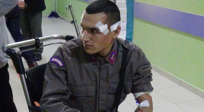 Kazada yaralanan ast subayın ilk sorduğu soru bakın ne oldu! Kazada yaralanan ast subayın ilk sorduğu soru bakın ne oldu!