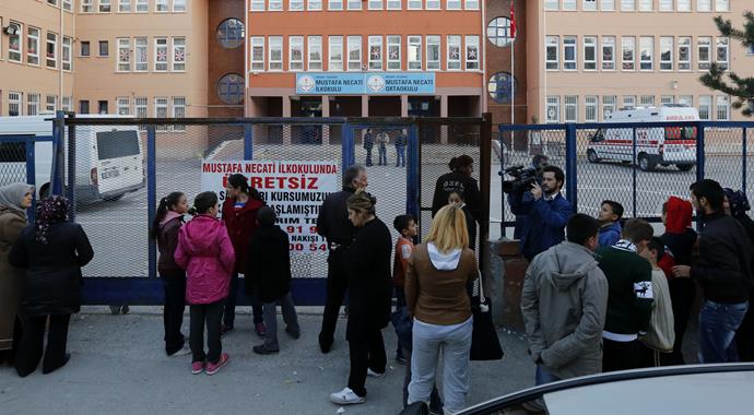 Başkent'te öğrenci müdür yardımcısını silahla vurdu Başkent'te öğrenci müdür yardımcısını silahla vurdu