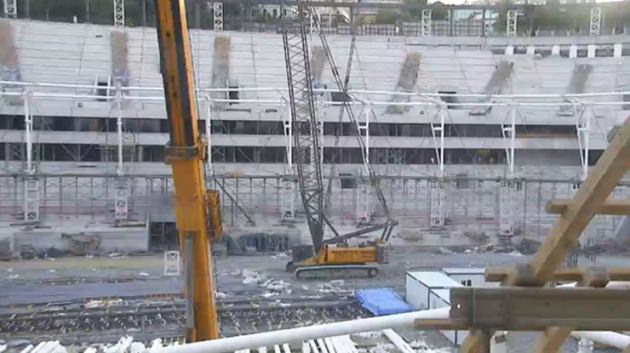 Vodafone Arena'da iskele çöktü! Vodafone Arena'da iskele çöktü!