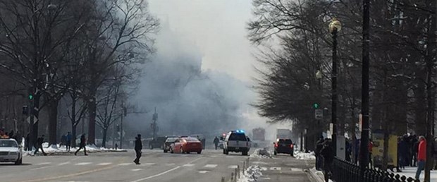 Beyaz Saray'dan dumanlar yükseliyor Beyaz Saray'dan dumanlar yükseliyor