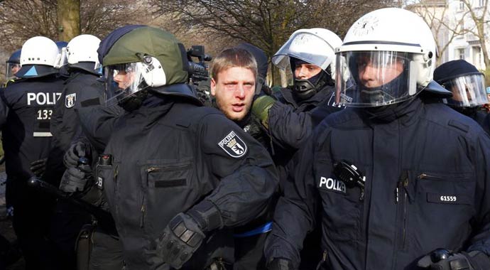 İki yüzlü Alman medyası İki yüzlü Alman medyası