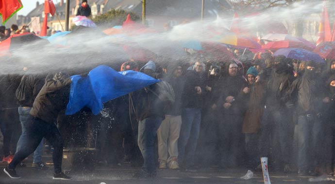 İki yüzlü Alman medyası İki yüzlü Alman medyası