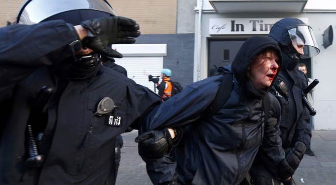 İki yüzlü Alman medyası İki yüzlü Alman medyası