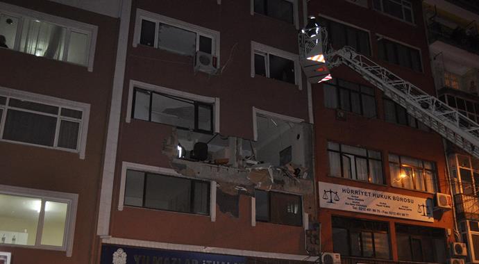 İstanbul Kağıthane'de dergiye bombalı saldırı: 1 ölü İstanbul Kağıthane'de dergiye bombalı saldırı: 1 ölü