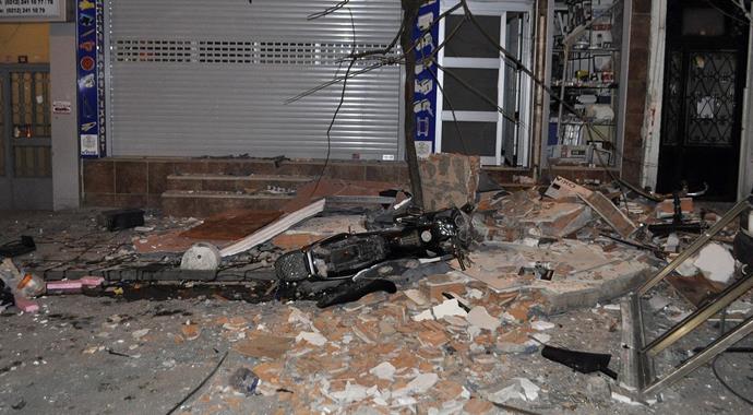 İstanbul Kağıthane'de dergiye bombalı saldırı: 1 ölü İstanbul Kağıthane'de dergiye bombalı saldırı: 1 ölü