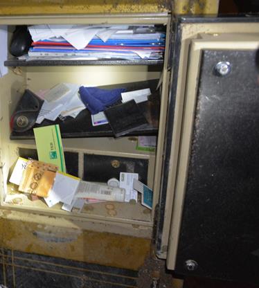 Götüremedikleri kasayı kuma gömdüler Götüremedikleri kasayı kuma gömdüler