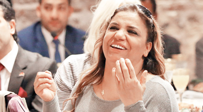 Davutoğlu Romanlarla buluştu Davutoğlu Romanlarla buluştu