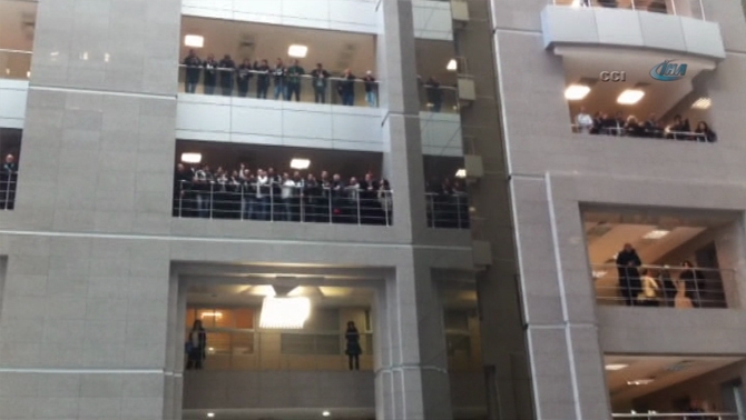 Çarşı hakime karşı! Çarşı hakime karşı!