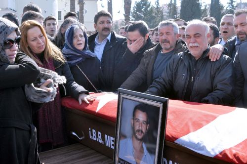 Oğlunun fotoğrafını elinden düşürmedi Oğlunun fotoğrafını elinden düşürmedi