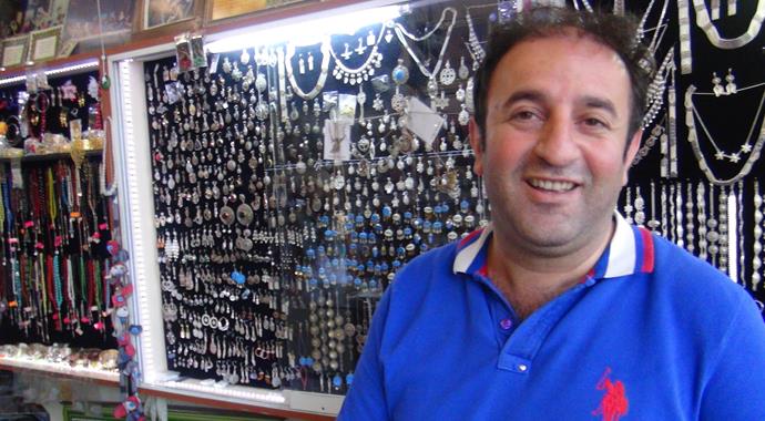 Angelina Jolie Mardin'de dükkana girince Angelina Jolie Mardin'de dükkana girince