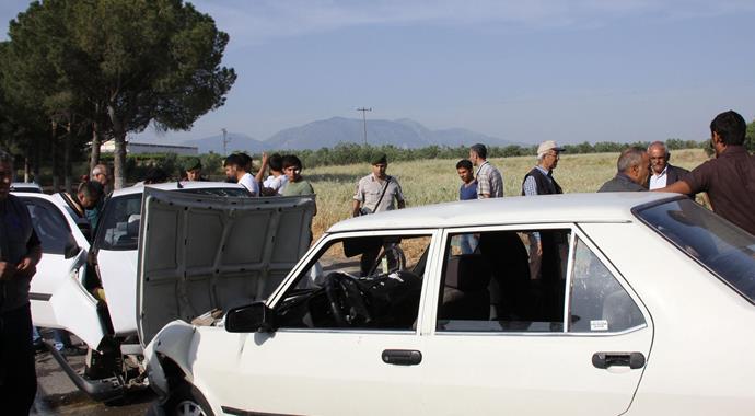 Manisa'da trafik kazası: 5 yaralı Manisa'da trafik kazası: 5 yaralı