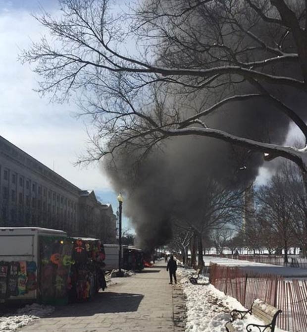 Beyaz Saray'dan dumanlar yükseliyor Beyaz Saray'dan dumanlar yükseliyor