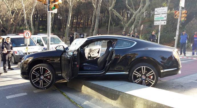 Sarıyer'de lüks otomobilde 'esrarengiz infaz' Sarıyer'de lüks otomobilde 'esrarengiz infaz'