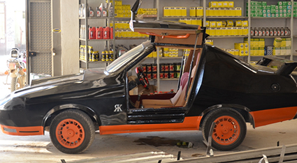 Satıcıya kızdı kendi otomobilini yaptı Satıcıya kızdı kendi otomobilini yaptı