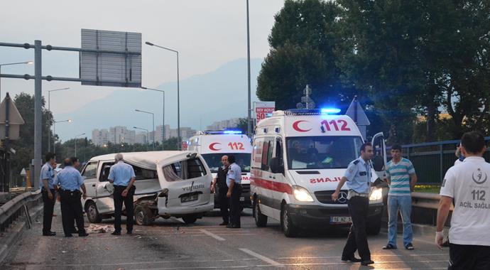 Bursa'da zincirleme kaza: 3 yaralı Bursa'da zincirleme kaza: 3 yaralı