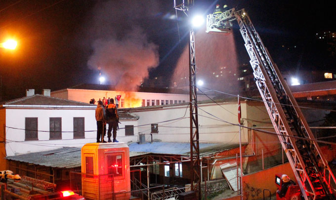 Cezaevinde isyan Cezaevinde isyan