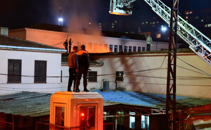 Cezaevinde isyan Cezaevinde isyan