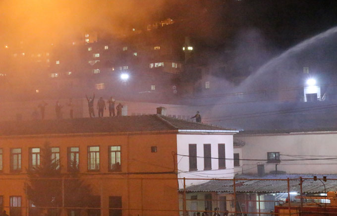 Cezaevinde isyan Cezaevinde isyan