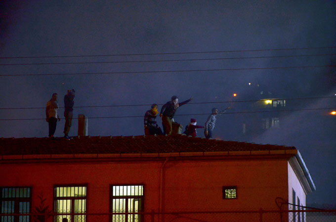 Cezaevinde isyan Cezaevinde isyan