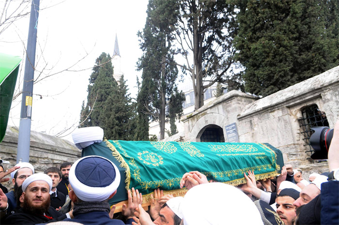 Davutoğlu Mahmut Efendi'nin kardeşinin cenazesinde Davutoğlu Mahmut Efendi'nin kardeşinin cenazesinde