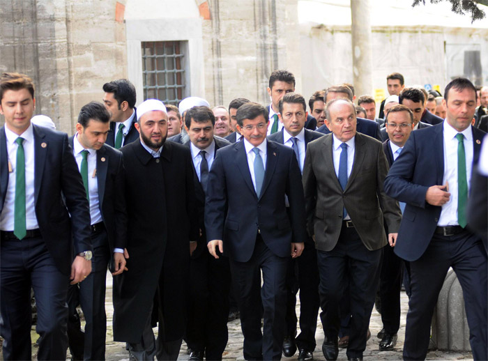 Davutoğlu Mahmut Efendi'nin kardeşinin cenazesinde Davutoğlu Mahmut Efendi'nin kardeşinin cenazesinde