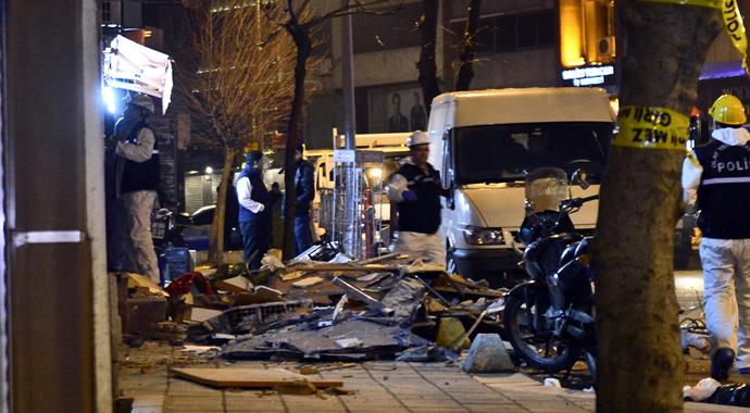 İstanbul Kağıthane'de dergiye bombalı saldırı: 1 ölü İstanbul Kağıthane'de dergiye bombalı saldırı: 1 ölü