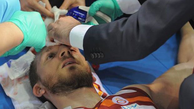 Galatasaray, derbide üç sakat birden verdi Galatasaray, derbide üç sakat birden verdi