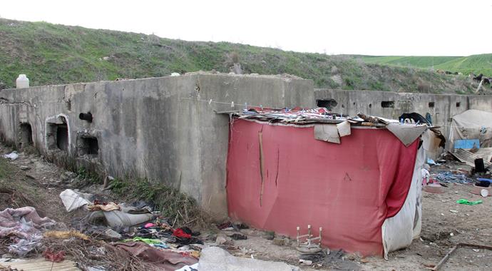 Dinamit deposunda yaşıyorlar! Dinamit deposunda yaşıyorlar!