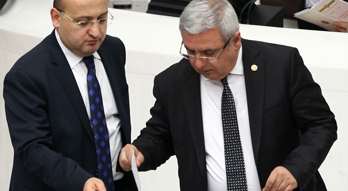 Yüce Divan oylamasından satır başları Yüce Divan oylamasından satır başları